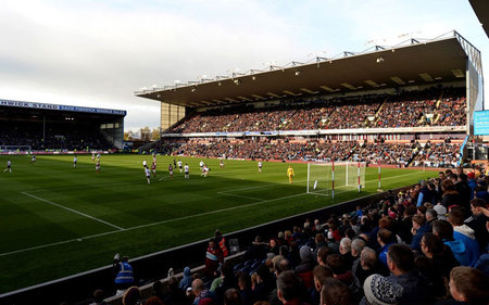 的表现感到 的表现感到